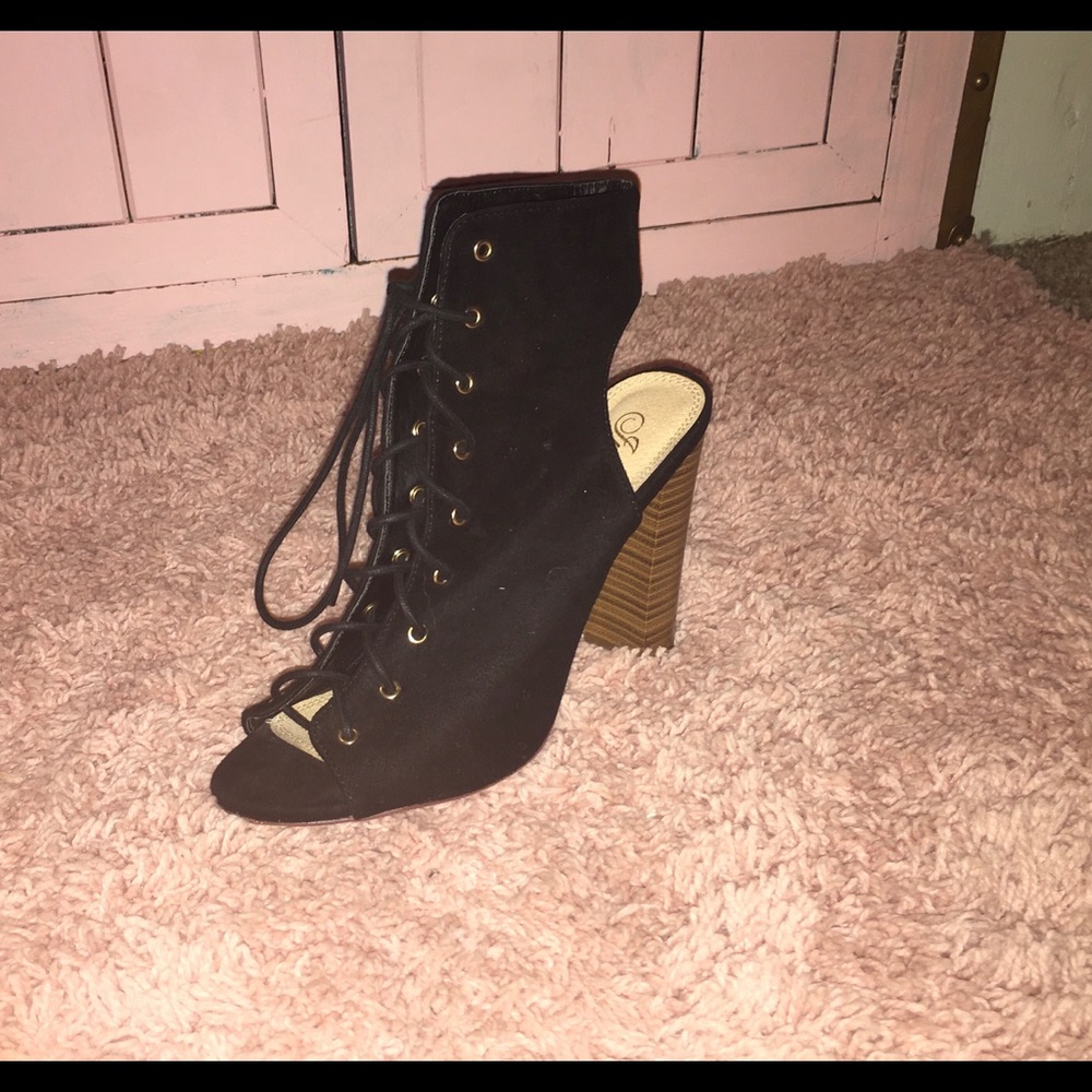 Heels - Picture 3 of 3